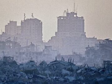 Israel pide a residentes de la ciudad de Gaza afectados por la hambruna que abandonen el lugar; ejército ataca edificios