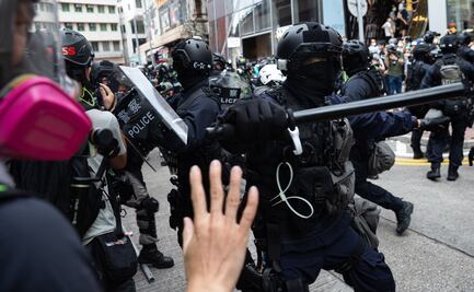 Policía china arremete contra manifestantes en Hong Kong; hay 120 detenidos