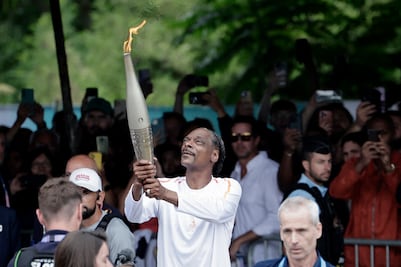 Snoop Dogg portó la antorcha olímpica en Saint-Denis previo a la ceremonia de inauguración