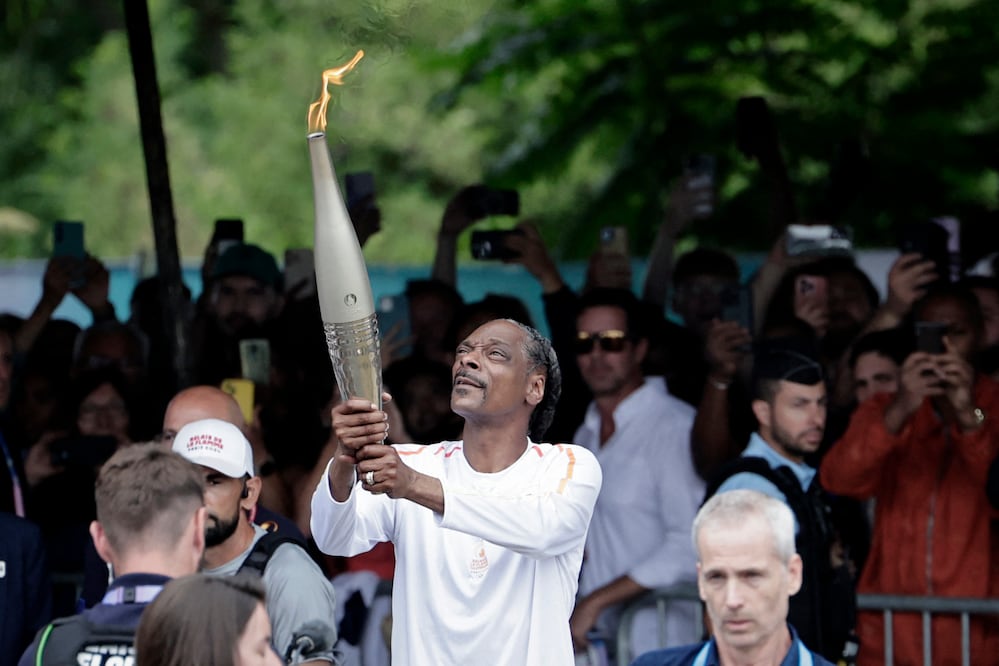 Snoop Dogg portando la antorcha olímpica / Foto: AFP