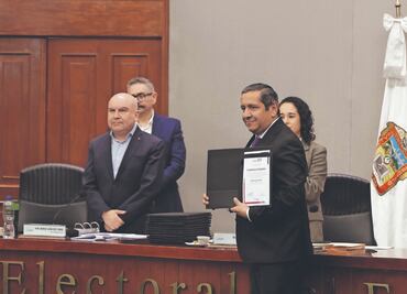 IEEM entrega constancias de mayoría