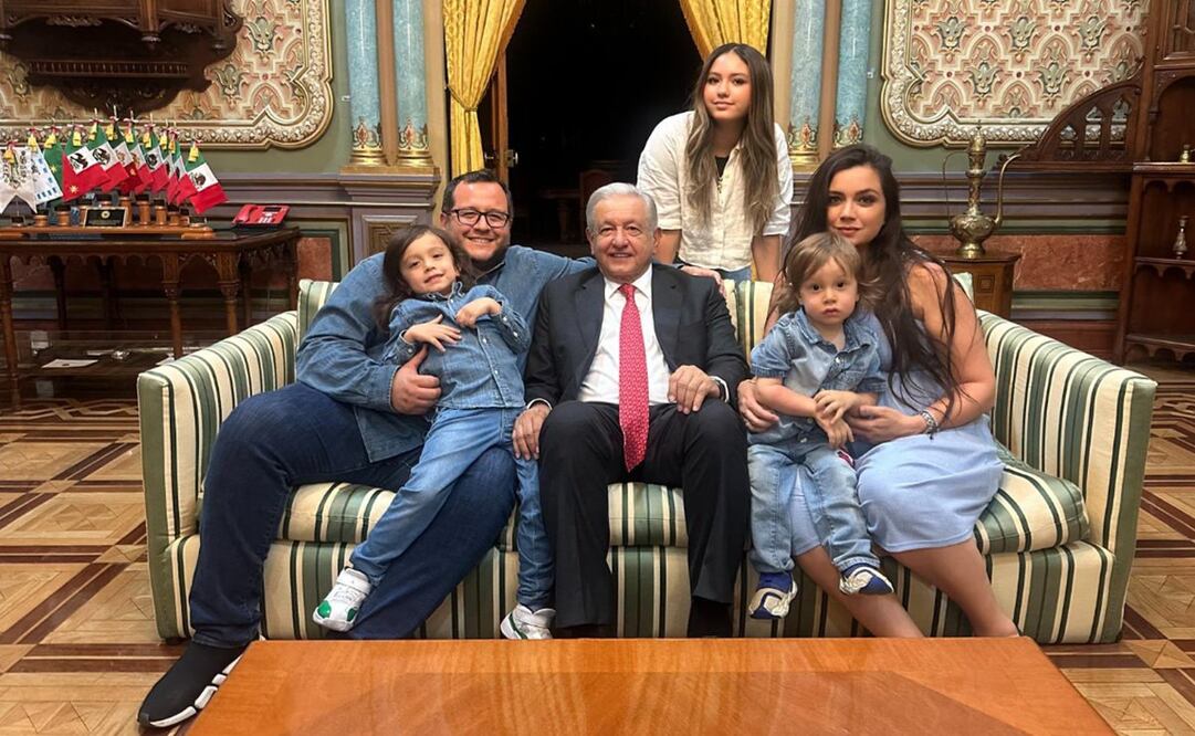 José Ramón López Beltrán publicó la foto de su familia junto a su padre, Andrés Manuel López Obrador, cuando estaban a la espera del nacimiento de su hijo Noah. Foto: X @_JRLB_