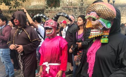 Inician carnavales en Oaxaca con desfile en la capital