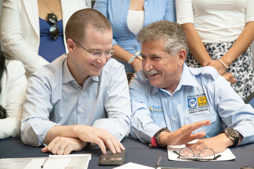 El líder nacional del PAN, Ricardo Anaya, y el candidato José Antonio Estefan, quien se desvinculó de las acusaciones contra Jorge Castillo (GERMÁN ESPINOSA. EL UNIVERSAL)