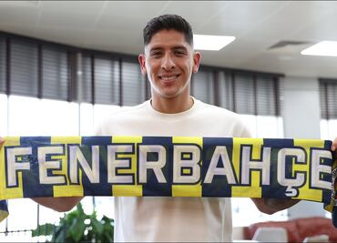 Edson Álvarez aterriza en Turquía para cerrar su traspaso al Fenerbahçe; sería presentado en las próximas horas