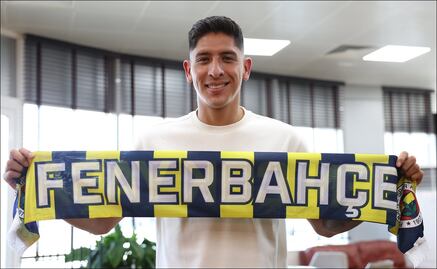 Edson Álvarez aterriza en Turquía para cerrar su traspaso al Fenerbahçe; sería presentado en las próximas horas