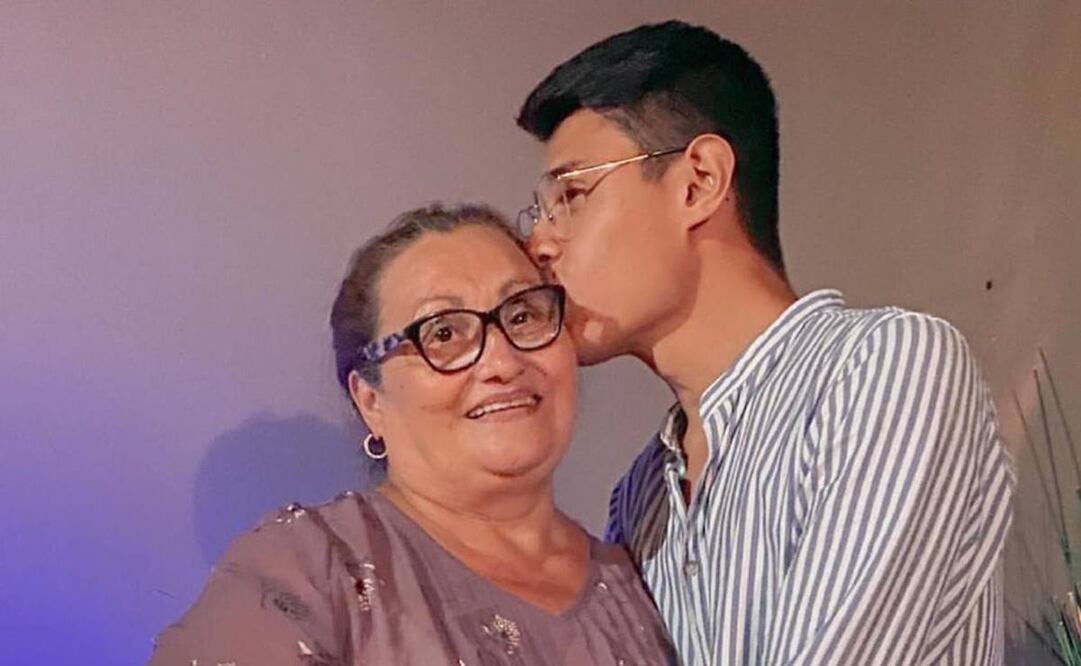 Lesbia Alfaro, con su hijo, el líder estudiantil Lesther Alemán. Fotos: Cortesía.