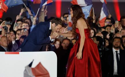 ¿Quién es la cantante que participó en la victoria de Macron tras su discurso frente a la Torre Eiffel?