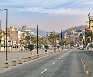 La Virgen de Guadalupe celebra su día sin peregrinos