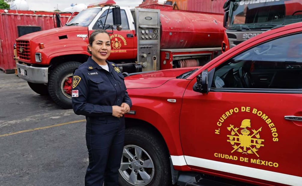 Valentina Abrego está adscrita a la estación Comandante José Saavedra, tiene siete años de servicio y es bombera rasa. Foto: Fernanda Rojas / EL UNIVERSAL