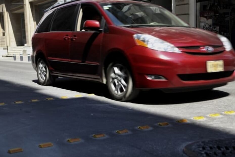 Por qué existen topes en las calles y avenidas