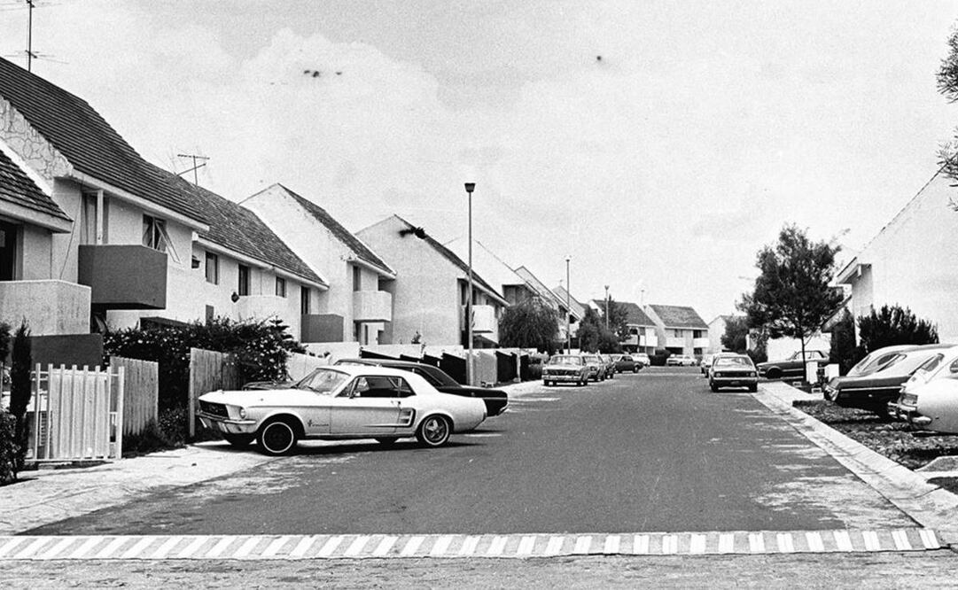 Una foto de mediados de los años setenta del Paseo de la Alteña en Lomas Verdes. Este desarrollo urbano - de los denominados vecindarios dormitorios - se comenzó a fraccionar a finales de los años sesenta. El nombre de Lomas Verdes se debe a las colinas que otrora formaban parte del paisaje y hoy están cubiertas de nuevas construcciones. Foto: Archivo EL UNIVERSAL.