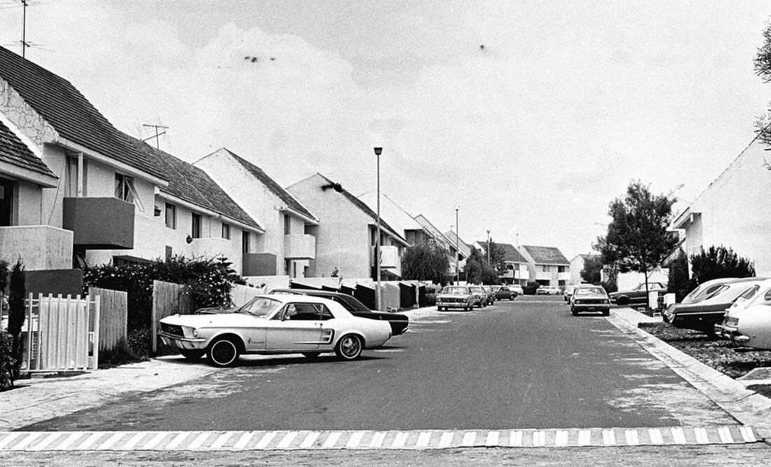 Una foto de mediados de los años setenta del Paseo de la Alteña en Lomas Verdes. Este desarrollo urbano - de los denominados vecindarios dormitorios - se comenzó a fraccionar a finales de los años sesenta. El nombre de Lomas Verdes se debe a las colinas que otrora formaban parte del paisaje y hoy están cubiertas de nuevas construcciones. Foto: Archivo EL UNIVERSAL.