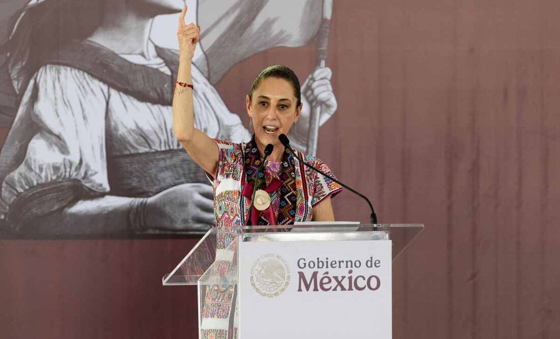 La presidenta Claudia Sheinbaum Pardo encabeza la Entrega de Tarjetas de la Pensión Mujeres Bienestar, en San Marcos, Guerrero. Foto: Hugo Salvador/EL UNIVERSAL