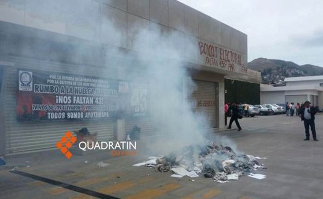 Hasta el momento la autoridad electoral no ha dicho qué fue lo que se quemó en la Junta Distrital de Juchitán y si se repondrá la paquetería electoral. Foto: Quadratín