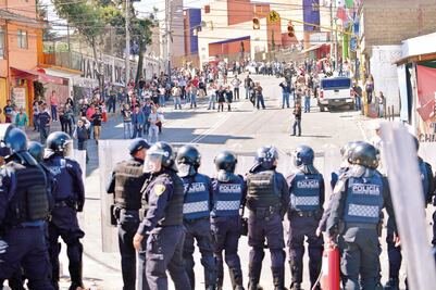Intentan linchar a chofer que agrede a manifestantes