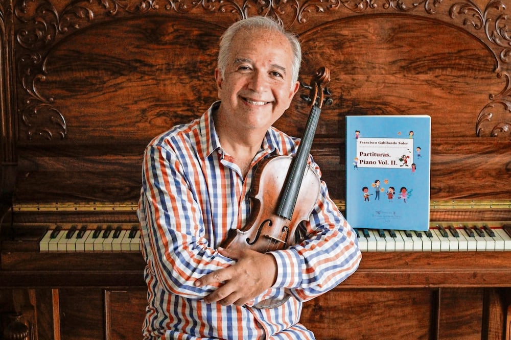 Óscar Gabilondo, director de la Fundación Francisco Gabilondo Soler, Cri-Cri, y nieto del compositor, relata el trabajo exhaustivo derivado de recuperar los programas de radio. Foto: Luis Camacho El universal