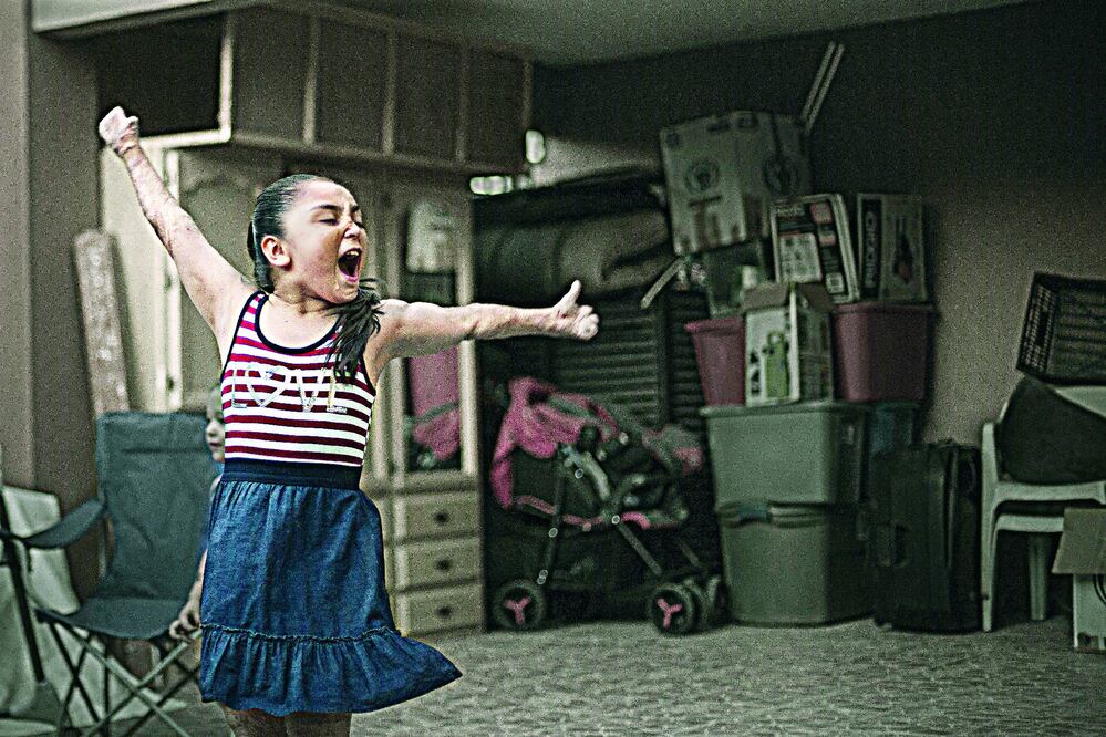 En el salón de clases se acomide a limpiar el pizarrón, a repartir libros, hacer el aseo y a apoyar a sus amigos (GERMÁN ESPINOSA / EL UNIVERSAL)