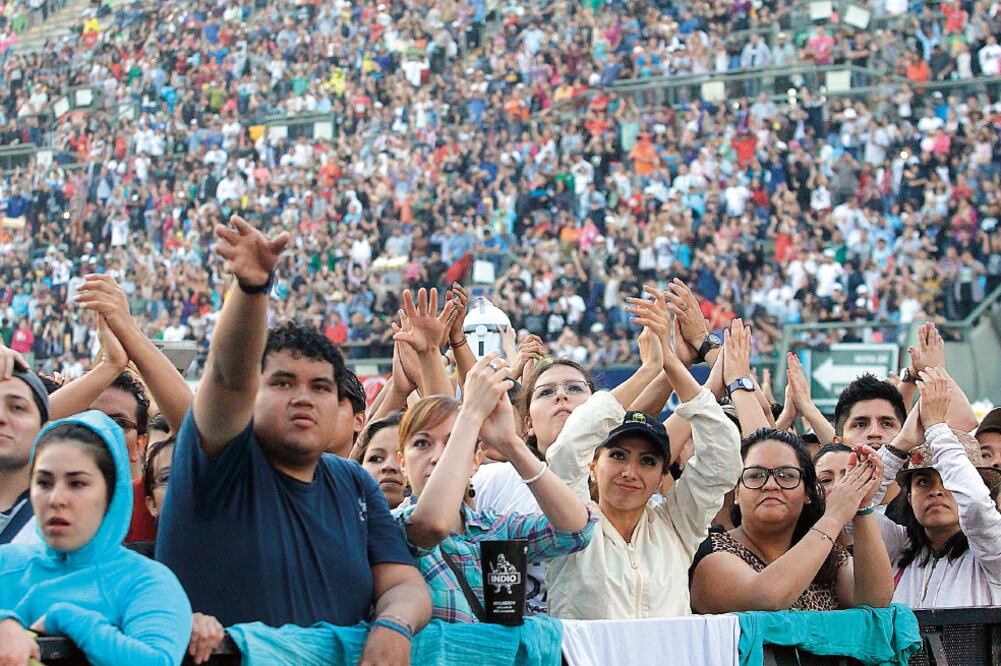 El gobernador de Sinaloa anunció que se suspenderán los eventos donde se venda alcohol y se toquen narcocorridos (ARCHIVO EL UNIVERSAL)