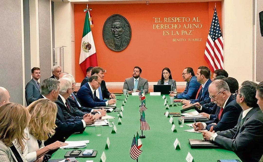 Julio Berdegué, secretario de Agricultura, dialogó con representantes estadounidenses que participan en la importación, transporte, procesamiento y distribución del jitomate mexicano. Foto: Especial