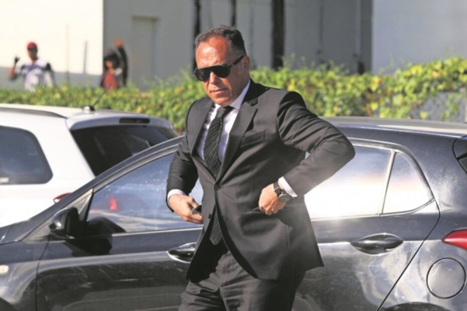 Lozoya cambió el traje sastre por el uniforme beige