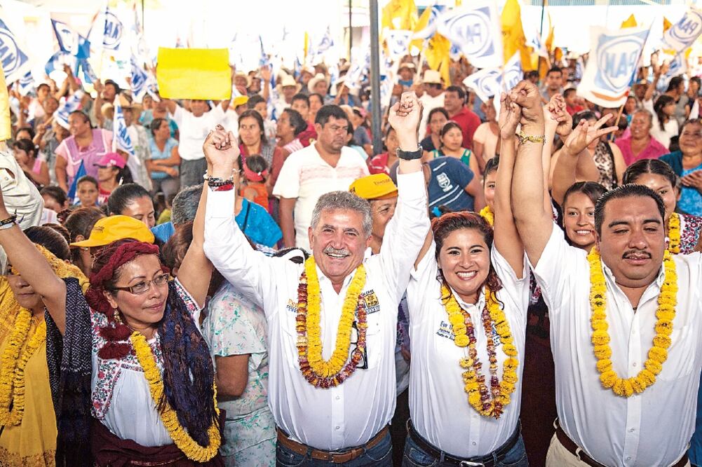 José Antonio Estefan Garfias, aspirante de la Coalición Con Rumbo y Estabilidad por Oaxaca, dijo que si gana su gobierno será transparente (ESPECIAL)