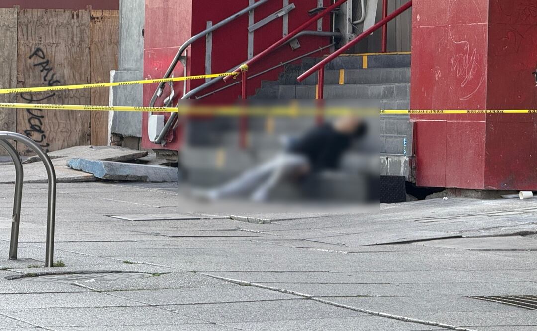 Muere hombre a la salida de un banco en Paseo de la Reforma; autoridades acordonan la zona. Foto: Especial