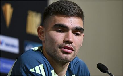 Johan Vásquez se asume como líder de la Selección Mexicana; el central tricolor alza la mano