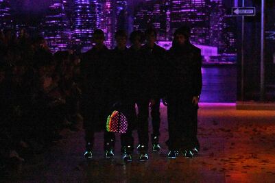 Louis Vuitton lanza bolsas que brillan en la oscuridad y se vuelve viral