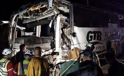 Choque entre tráiler y autobús de pasajeros deja un muerto y 39 lesionados en Sonora; niños y adultos mayores, entre los heridos