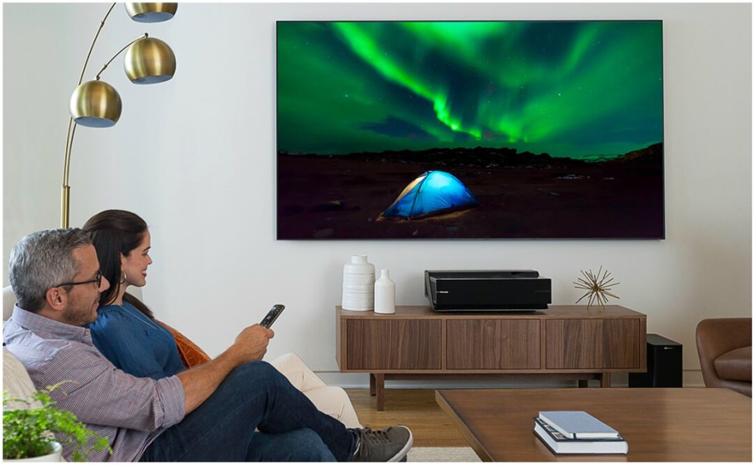 Laser Cinema incluye un subwoofer con entradas HDMI, VGA y USB