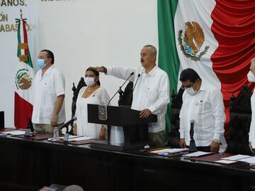 Carlos Merino toma protesta como gobernador interino de Tabasco
