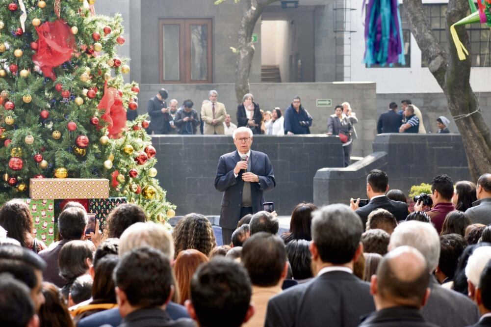 José Narro Robles, secretario de Salud, invitó a su equipo de trabajo a seguir trabajando para combatir el sobrepeso, la obesidad y la diabetes. (SECRETARÍA DE SALUD)