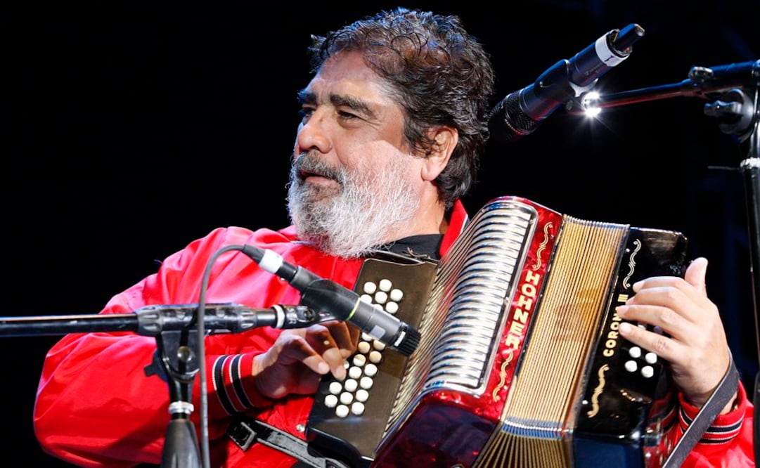 El cantautor, arreglista y acordeonista mexicano sumará un nuevo continente a sus casi 35 años de trayectoria.  FOTO: Archivo EL UNIVERSAL 