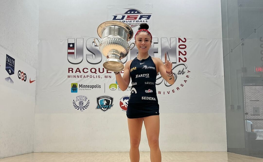 Paola Longoria con su trofeo del US Open Championship - FOTO: Twitter @paolongoria