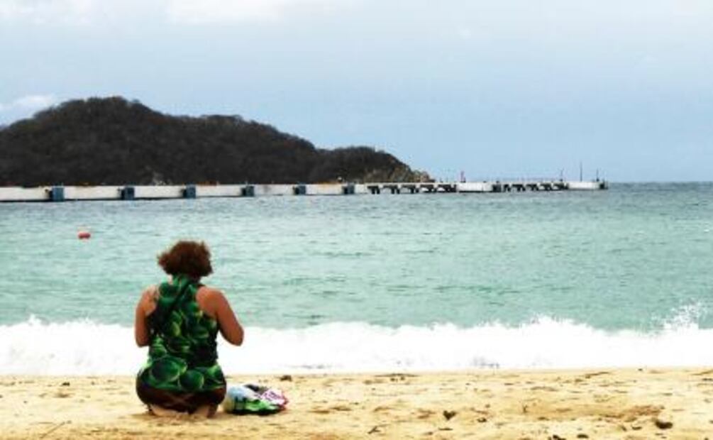 Ordenan cierre a navegación por alto oleaje en Oaxaca