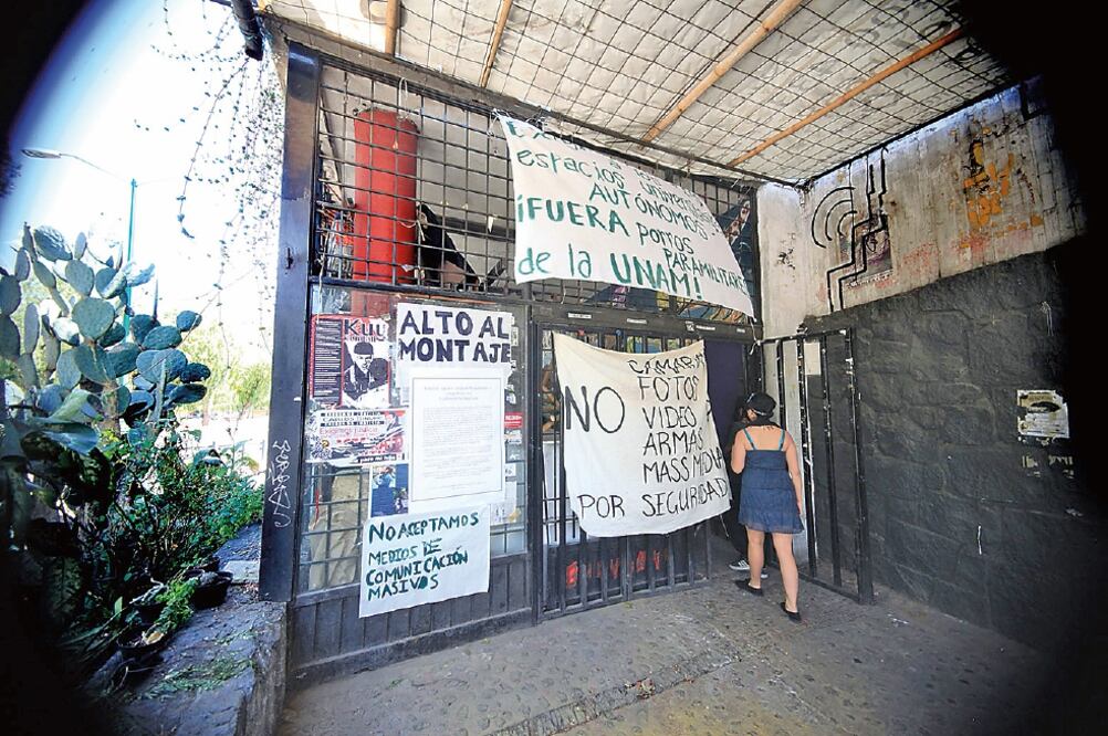 Según la investigación de la procuraduría capitalina, los agresores se esconden en el auditorio Che Guevara (ESPECIAL)