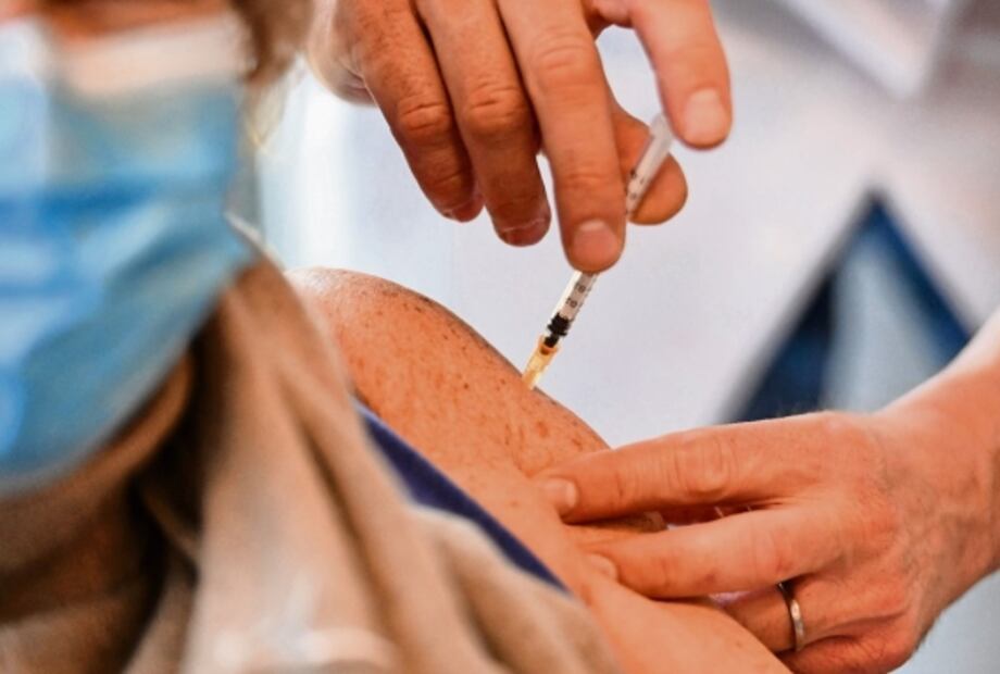 ¿Es posible contraer Covid-19 y contagiar a otros después de vacunarse?