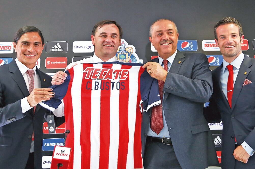 Carlos Bustos fracasó en el reto de ocupar el banquillo rojiblanco (ARCHIVO. EL UNIVERSAL)