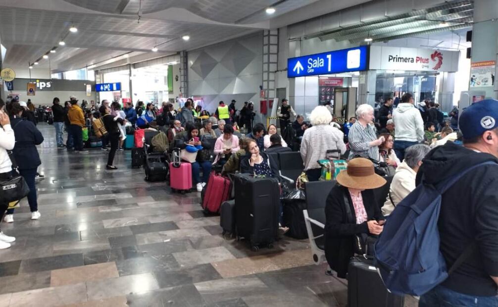Central de Autobuses del Norte llena de personas en espera de la salida de su autobús (23/02/2026). Foto: Fernanda Rojas / EL UNIVERSAL