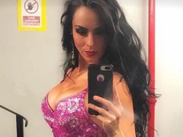 Ivonne Montero se sube el vestido y supera error con el Himno Nacional