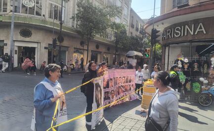 Madres buscadoras se manifiestan en inmediaciones del Zócalo; exigen reunión con Clara Brugada