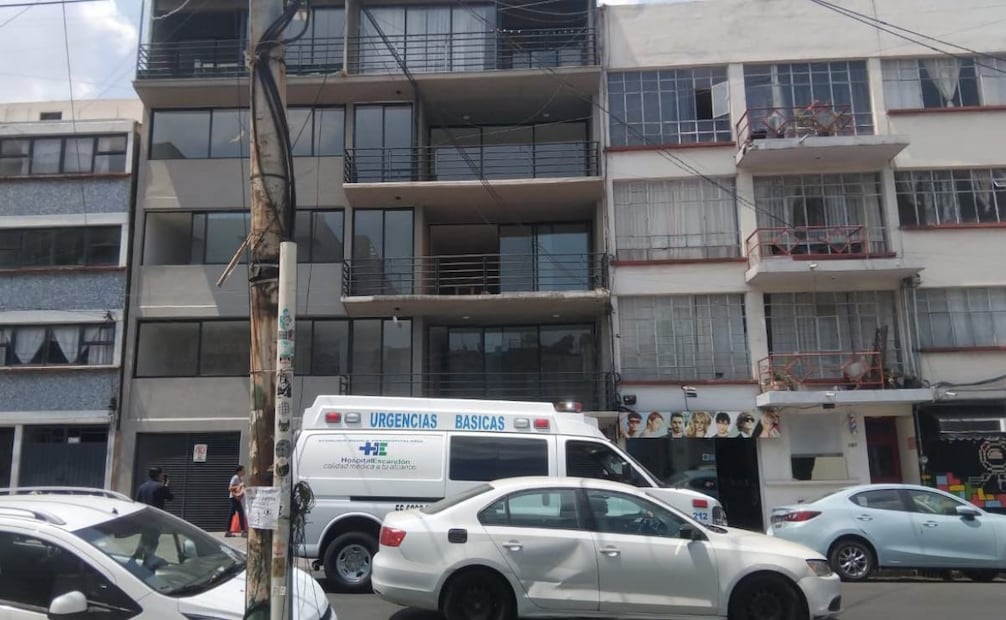 Actor Ángel Bichir resulta gravemente lesionado tras caer desde un tercer piso en la Narvarte; presuntamente se habría arrojado.
Foto: Especial.