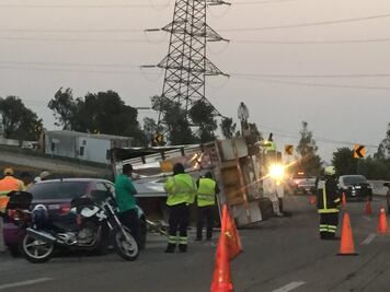 Cientos de varados en la autopista México-Cuernavaca