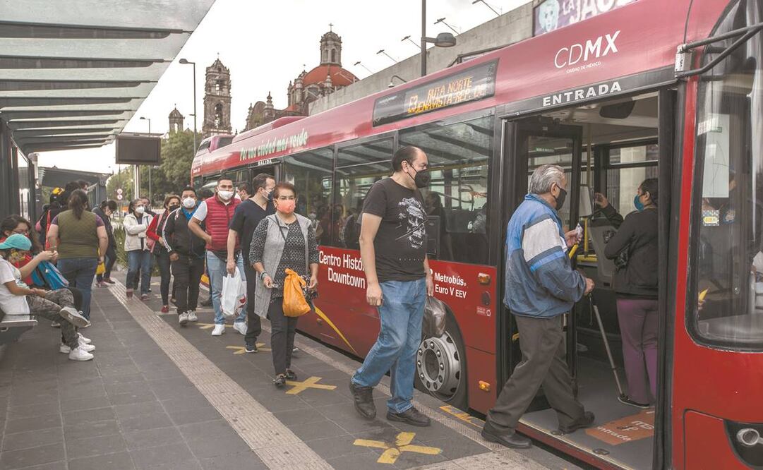 El transporte público registra la peor caída de su historia, con la pérdida de 80% de la demanda por la pandemia, destacó la Asociación Mexicana de Transporte y Movilidad. Foto: Archivo/ El Universal.