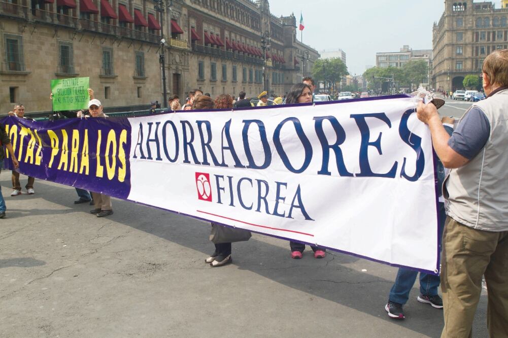 Personas de la tercera edad, ahorradores de Ficrea, fueron los más afectados con el fraude de esta institución (ARCHIVO EL UNIVERSAL)