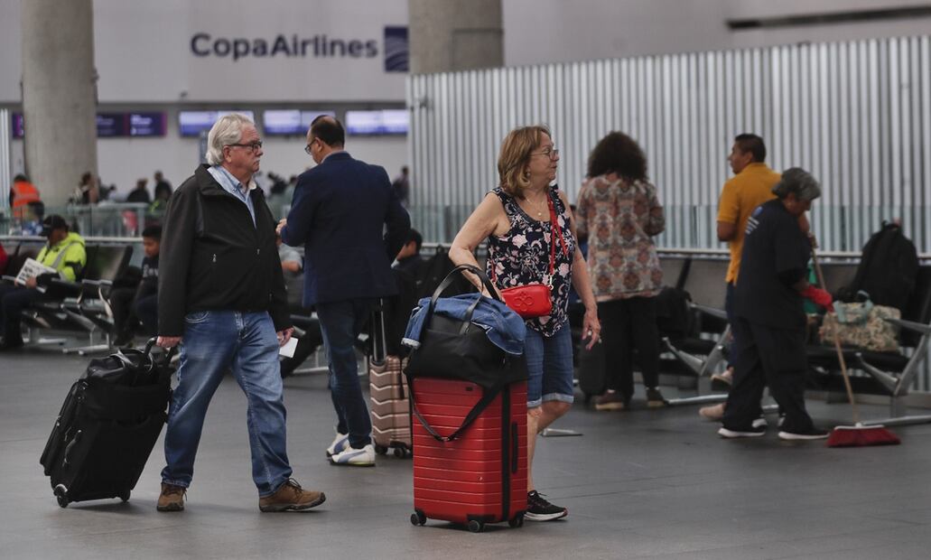 El Aeropuerto de Ciudad de México recibe premio por ser el tercero más puntual del mundo. Foto: EFE