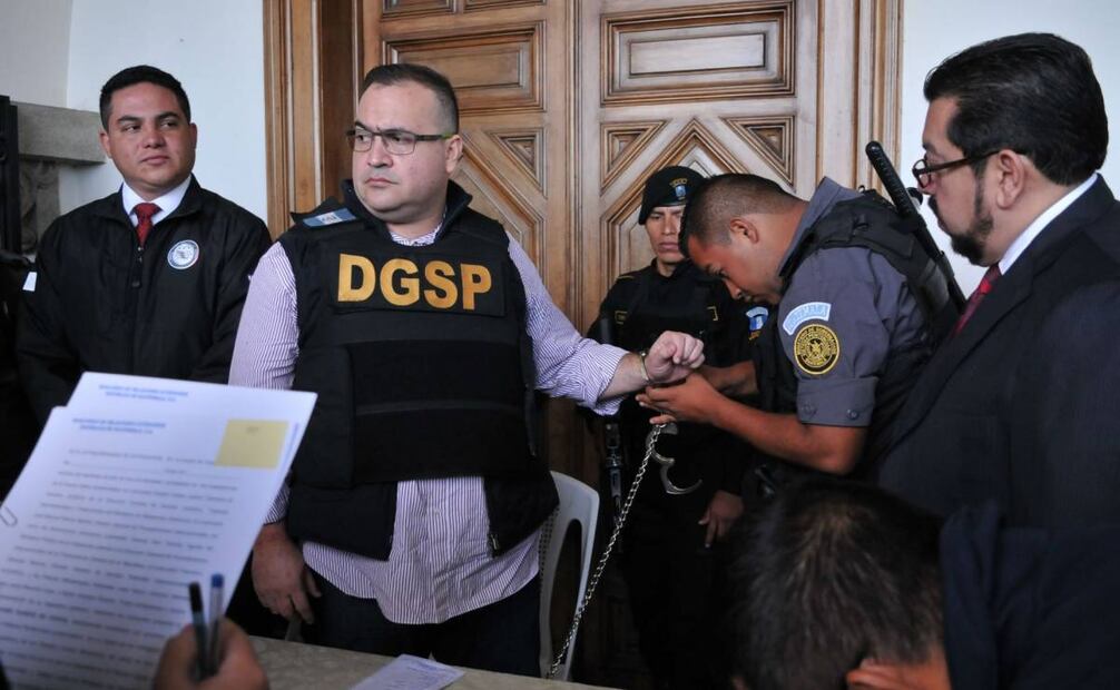 Javier Duarte Ochoa, exgobernador de Veracruz, previo al despegue del aeronave que lo trasladará a la Ciudad de México desde Guatemala el pasado 17 de julio 2017. Foto: Cuartoscuro