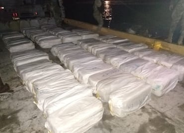 EU incauta metanfetaminas con valor de casi 8 mdd; estaban ocultas en cargamento de rosas procedente de México