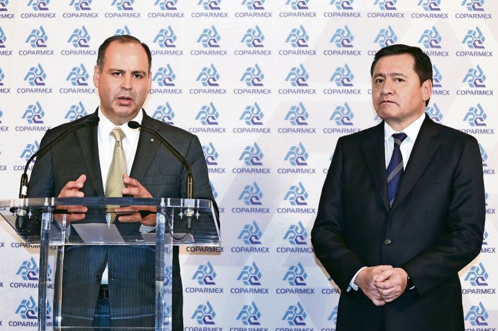 El presidente de la Coparmex, Gustavo de Hoyos, y el secretario de Gobernación, Miguel Ángel Osorio, pidieron a legisladores apurar la ley. (BERENICE FREGOSO. EL UNIVERSAL)